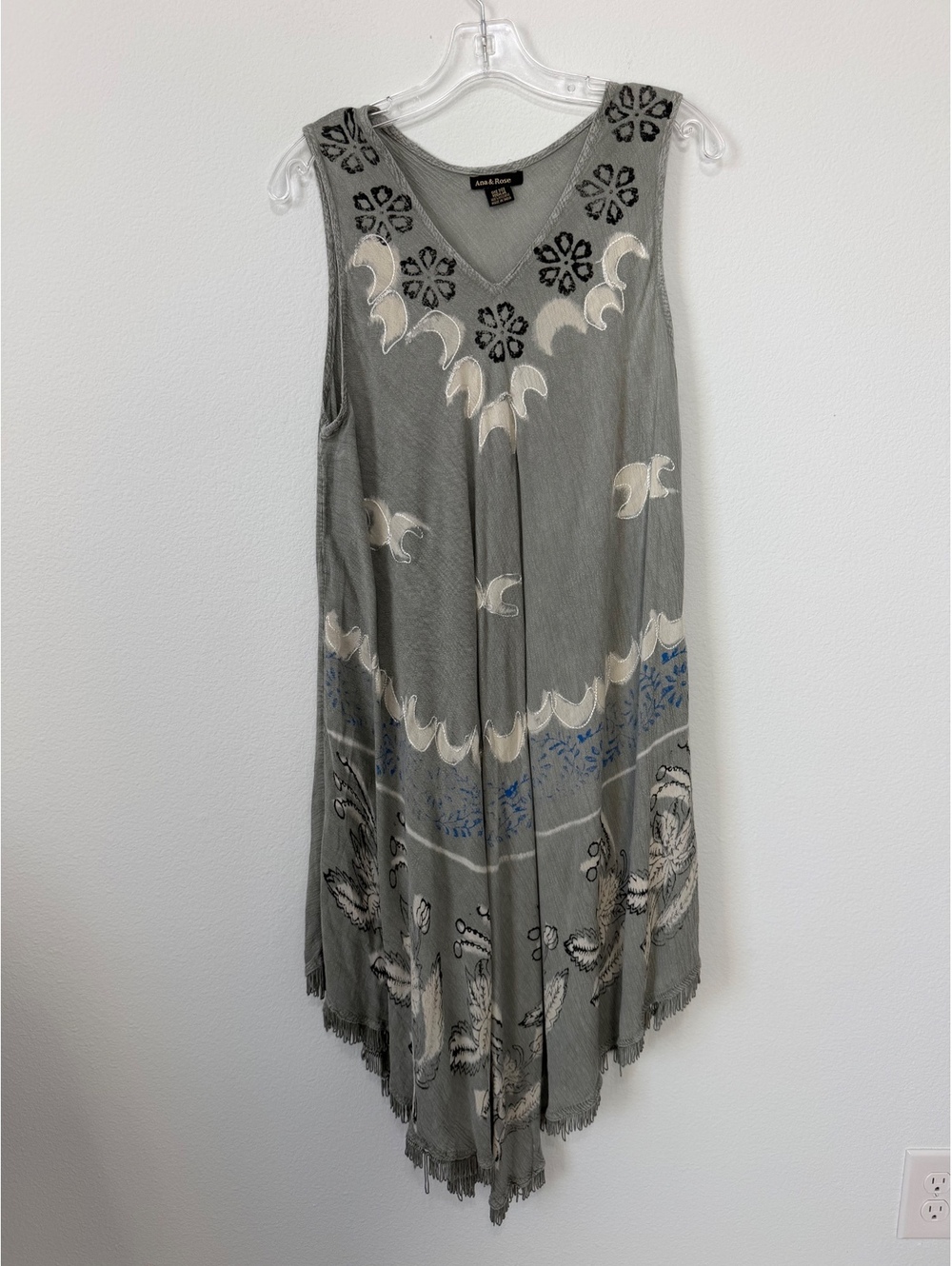 Ana & Rose One Size Sleeveless V-Neck Boho Floral Embroidered Vacay Dress